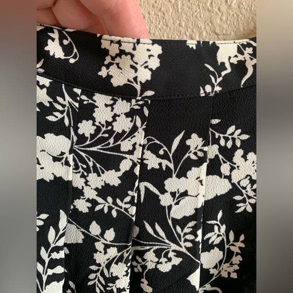 Talbots Floral Black And White Skirt 🌴 - Picture 3 of 8
